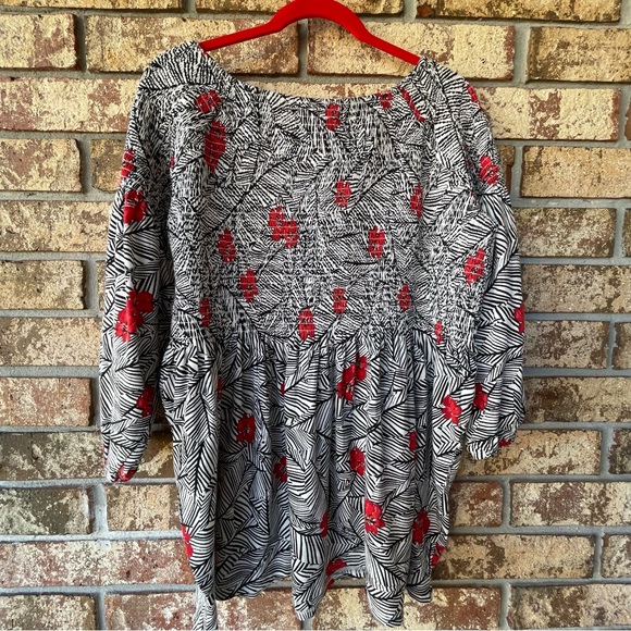 J.Jill Top Ladies Size Large Ruching 3/4 Sleeves Black White Red Floral Sweet! - Picture 2 of 4